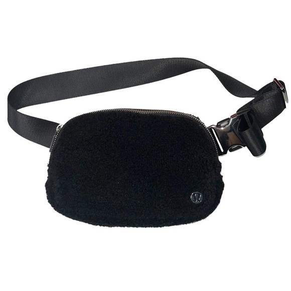 Lululemon Black Sherpa belt bag - Picture 1 of 5